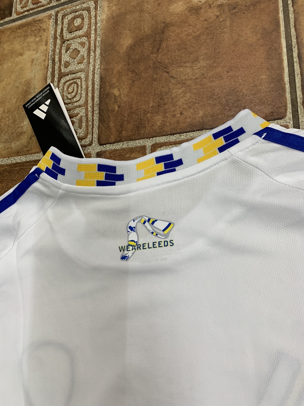 Adidas Leeds United 2025/26 Jersey Size M - Picture 6 of 6